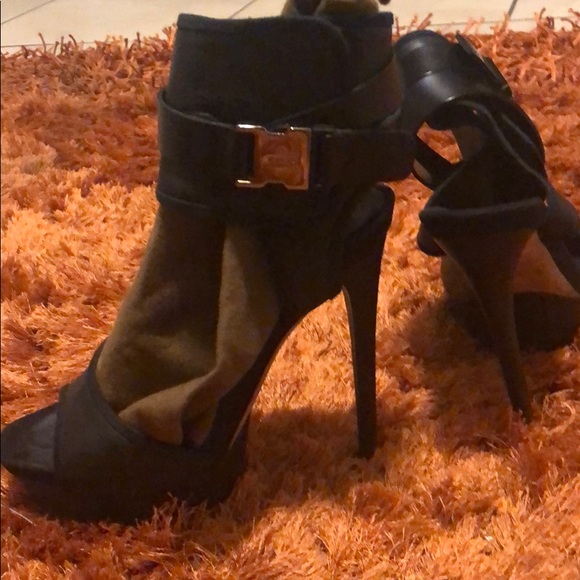 COPY - Gucci ankle wrap heels - Picture 4 of 7